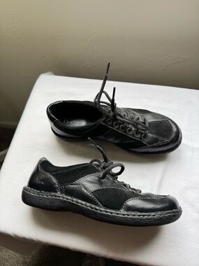 B.O.C. black leather and suede casual lace-up shoes Size 8